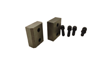 Ніж ( 30х24х11) з 2 отв. М5 (RC-22) комплект